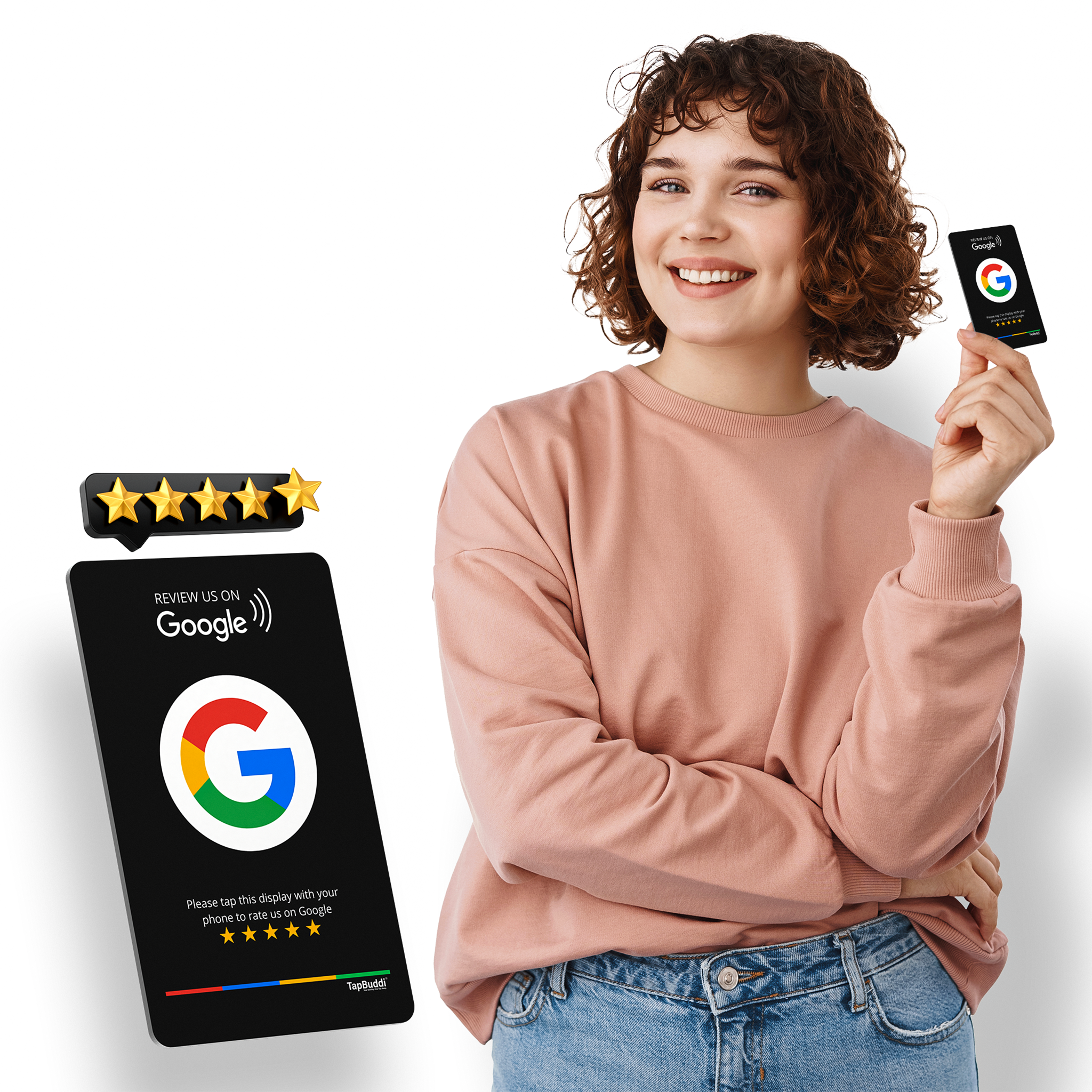 Vrouw houdt een smartphone bij een zwart Google review kaartje met NFC van TapBuddi